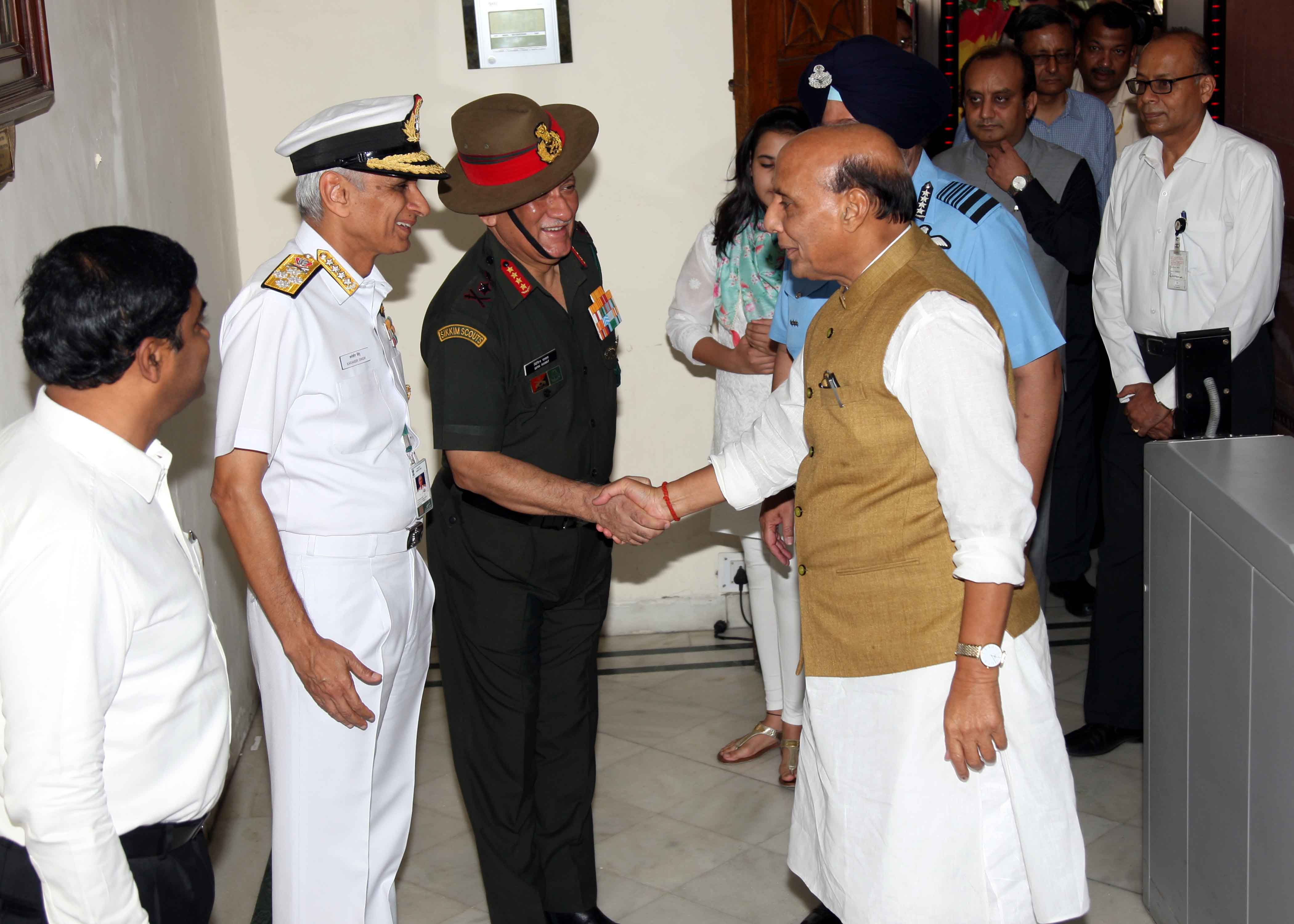 Rajnath Singh assumes office of defence minister