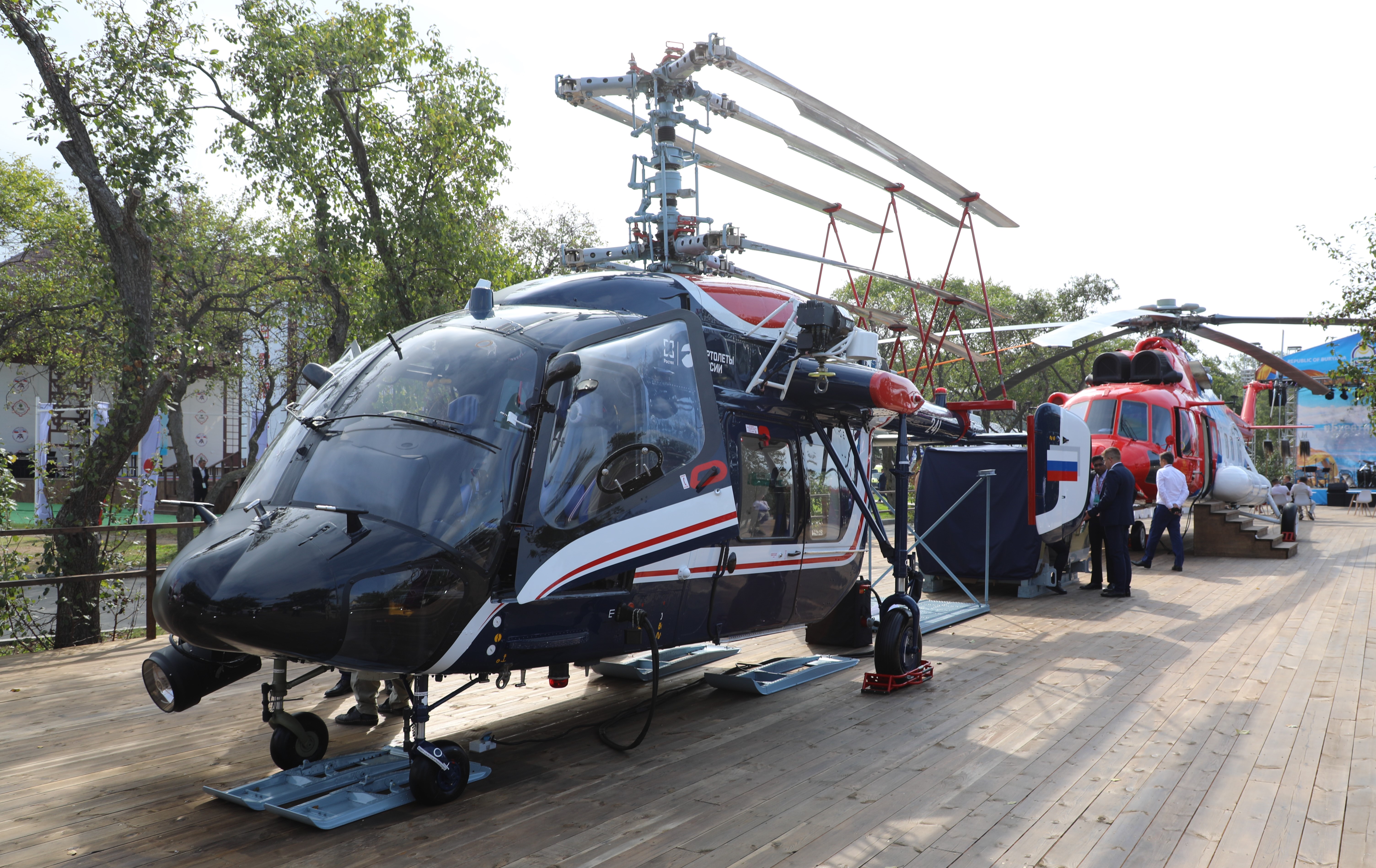 RH presents Mi-171A2 and Ka-226T intended for India at EEF